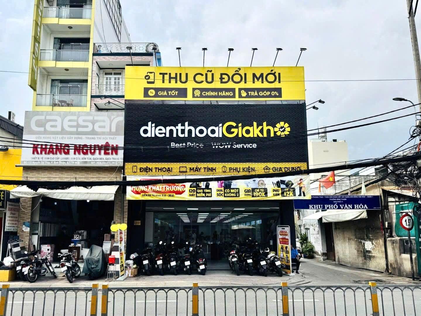 Điện Thoại Giá Kho khai trương cửa hàng mới tại Quận 7 với không gian trải nghiệm hiện đại- Ảnh 1. Điện Thoại Giá Kho khai trương cửa hàng mới tại Quận 7 với không gian trải nghiệm hiện đại- Ảnh 1.