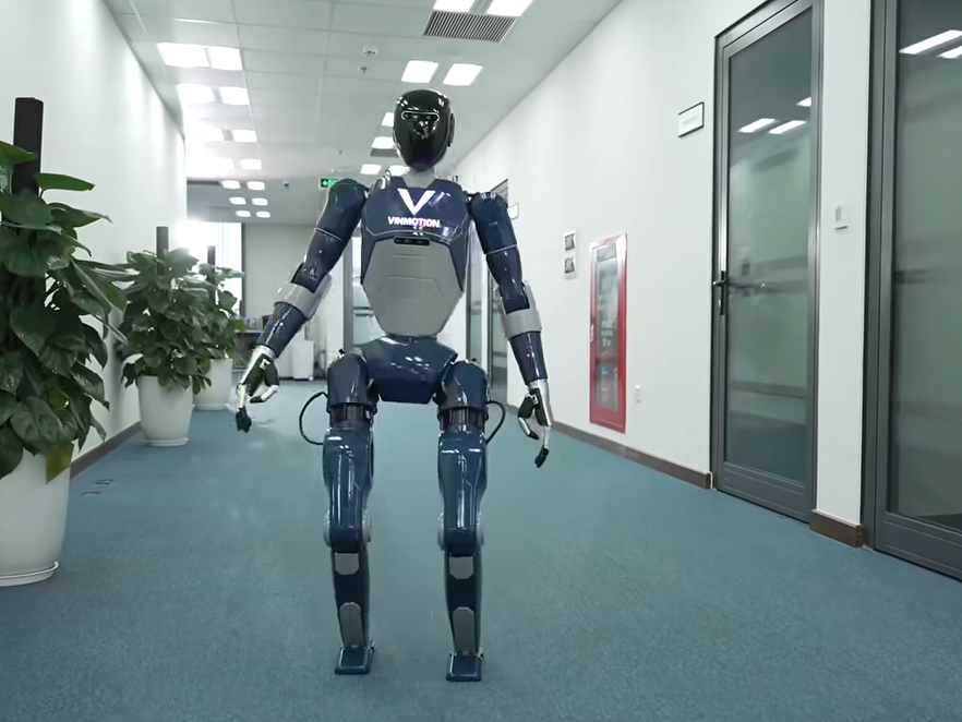 Cận cảnh robot của Vingroup khiến nhiều người ngạc nhiên- Ảnh 1. Cận cảnh robot của Vingroup khiến nhiều người ngạc nhiên- Ảnh 1.