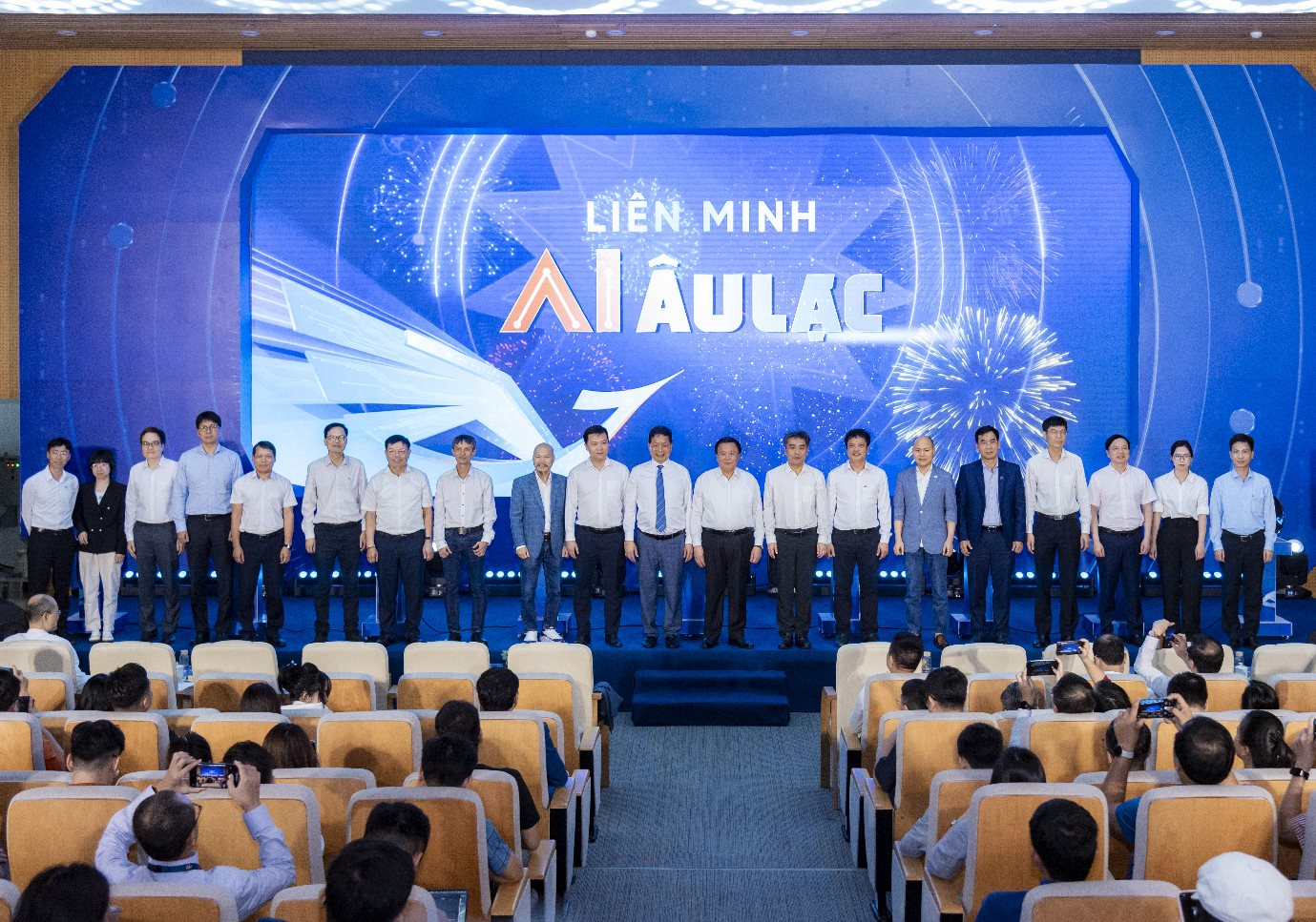 CEO FPT: FPT cam kết mở toàn bộ nền tảng công nghệ lõi, từ LLM đến Cloud AI- Ảnh 2. CEO FPT: FPT cam kết mở toàn bộ nền tảng công nghệ lõi, từ LLM đến Cloud AI- Ảnh 2.