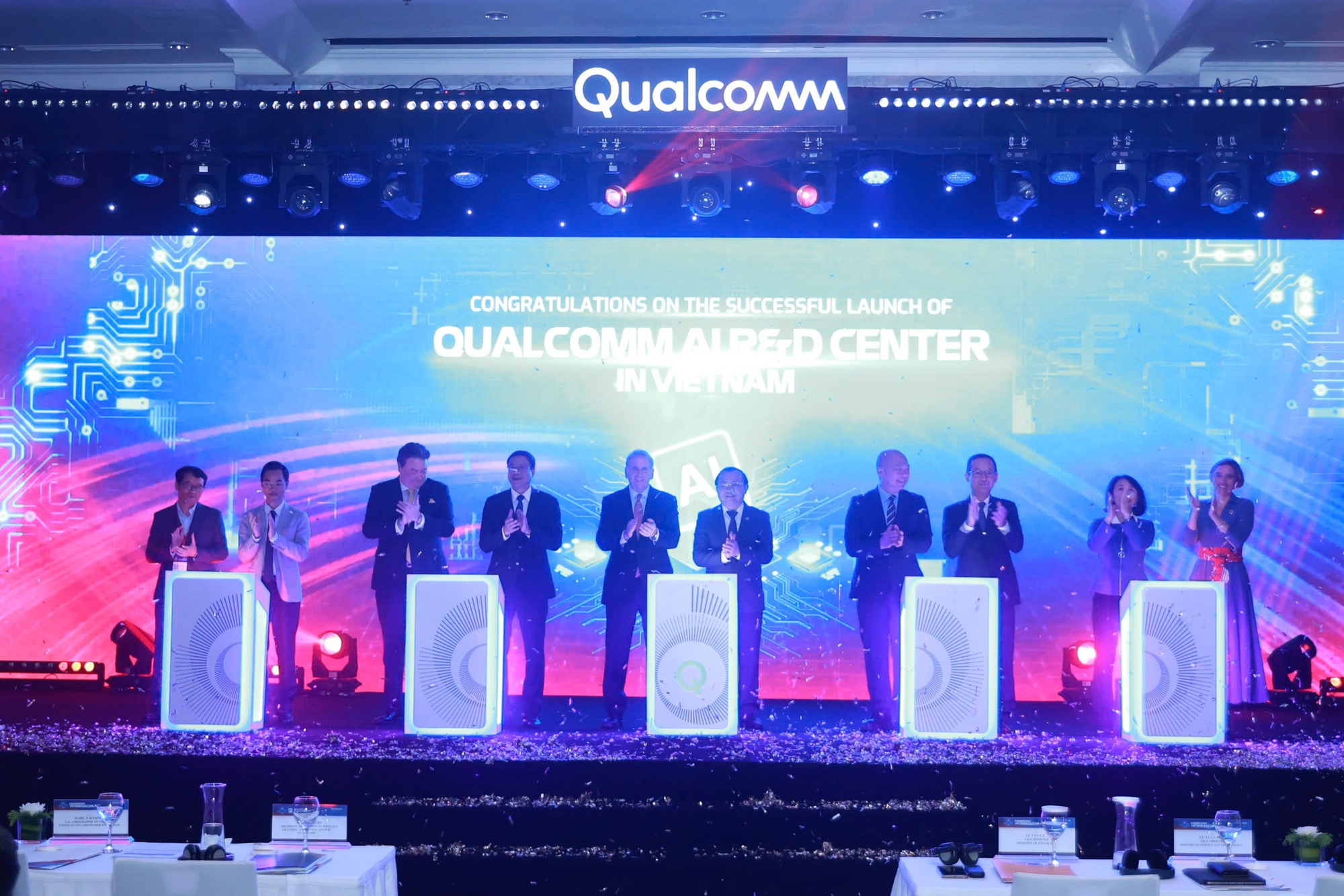 Qualcomm thành lập trung tâm nghiên cứu AI tại Việt Nam- Ảnh 1. Qualcomm thành lập trung tâm nghiên cứu AI tại Việt Nam- Ảnh 1.