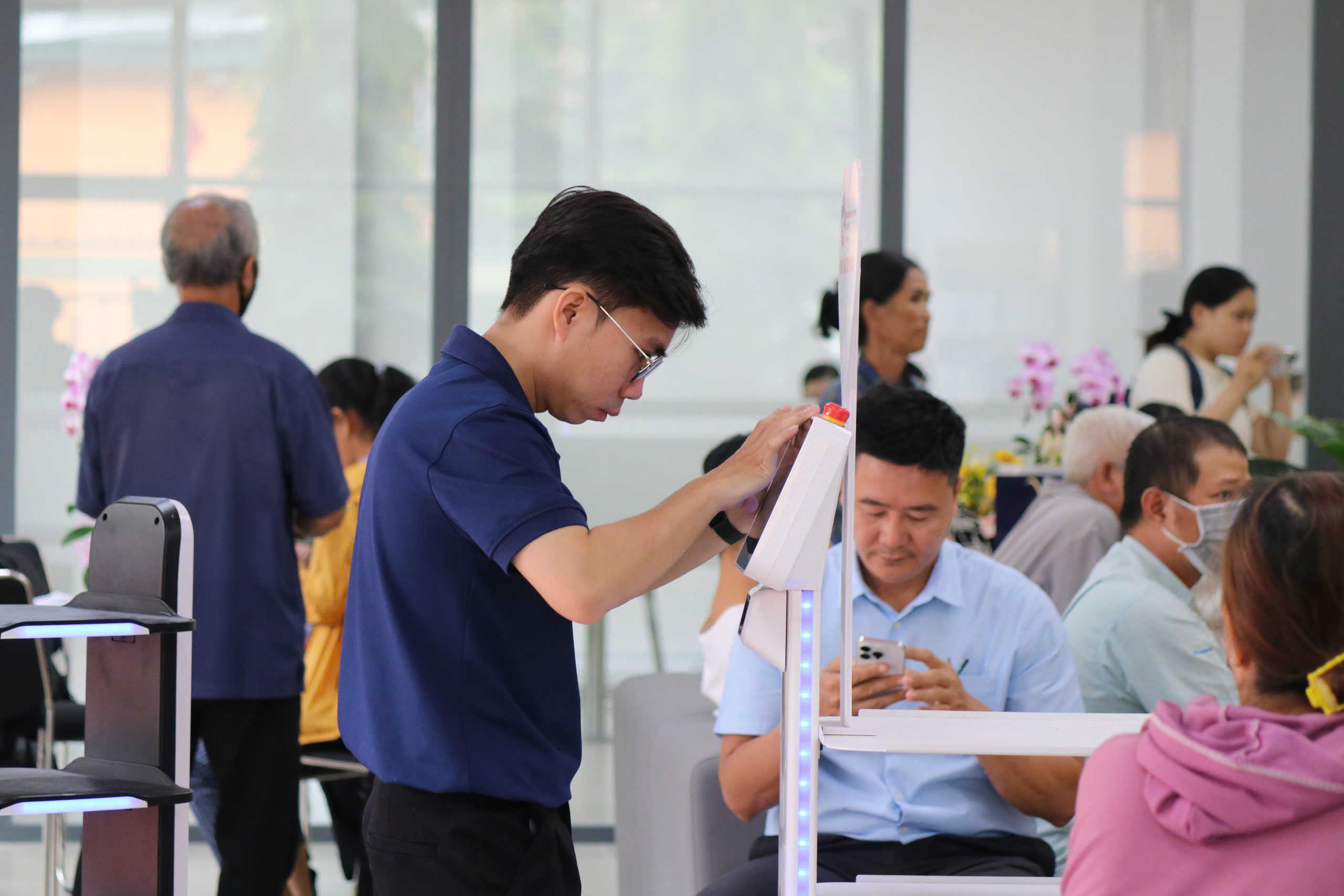 Những hình ảnh tại nhiều phường mới ở TP HCM trong ngày đầu tiên làm việc- Ảnh 12. Những hình ảnh tại nhiều phường mới ở TP HCM trong ngày đầu tiên làm việc- Ảnh 12.