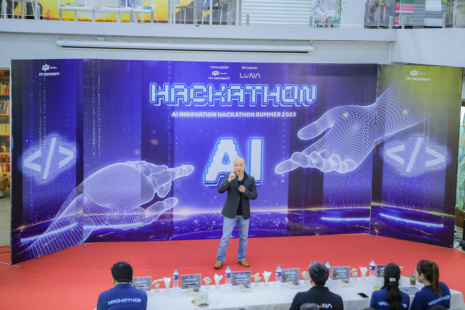 Tài trợ chính cho AI Innovation Hackathon FPT 2025, Luna Base AI mở ra kỷ nguyên mới cho lập trình viên trẻ- Ảnh 2. Tài trợ chính cho AI Innovation Hackathon FPT 2025, Luna Base AI mở ra kỷ nguyên mới cho lập trình viên trẻ- Ảnh 2.
