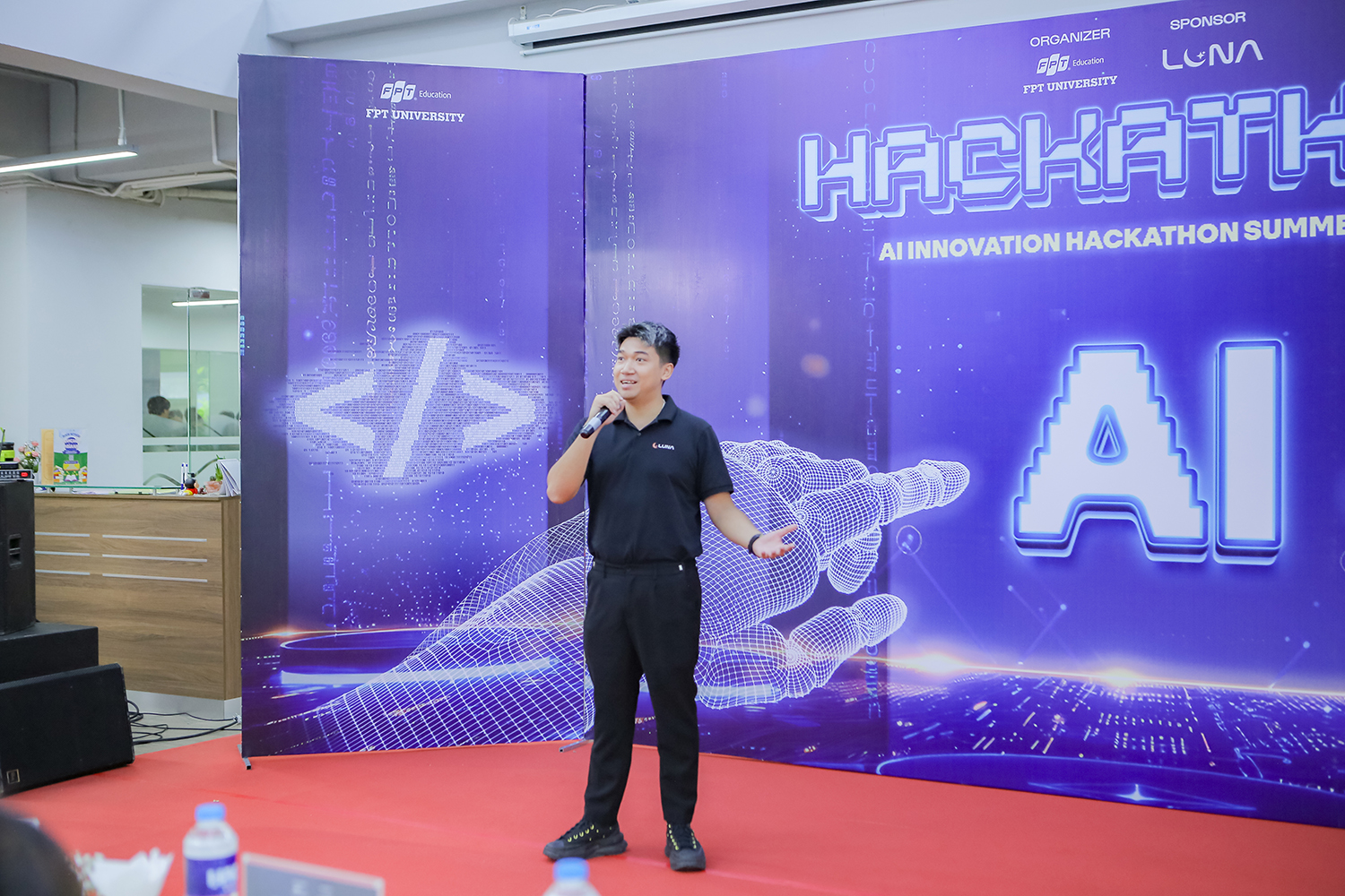 Tài trợ chính cho AI Innovation Hackathon FPT 2025, Luna Base AI mở ra kỷ nguyên mới cho lập trình viên trẻ- Ảnh 3. Tài trợ chính cho AI Innovation Hackathon FPT 2025, Luna Base AI mở ra kỷ nguyên mới cho lập trình viên trẻ- Ảnh 3.