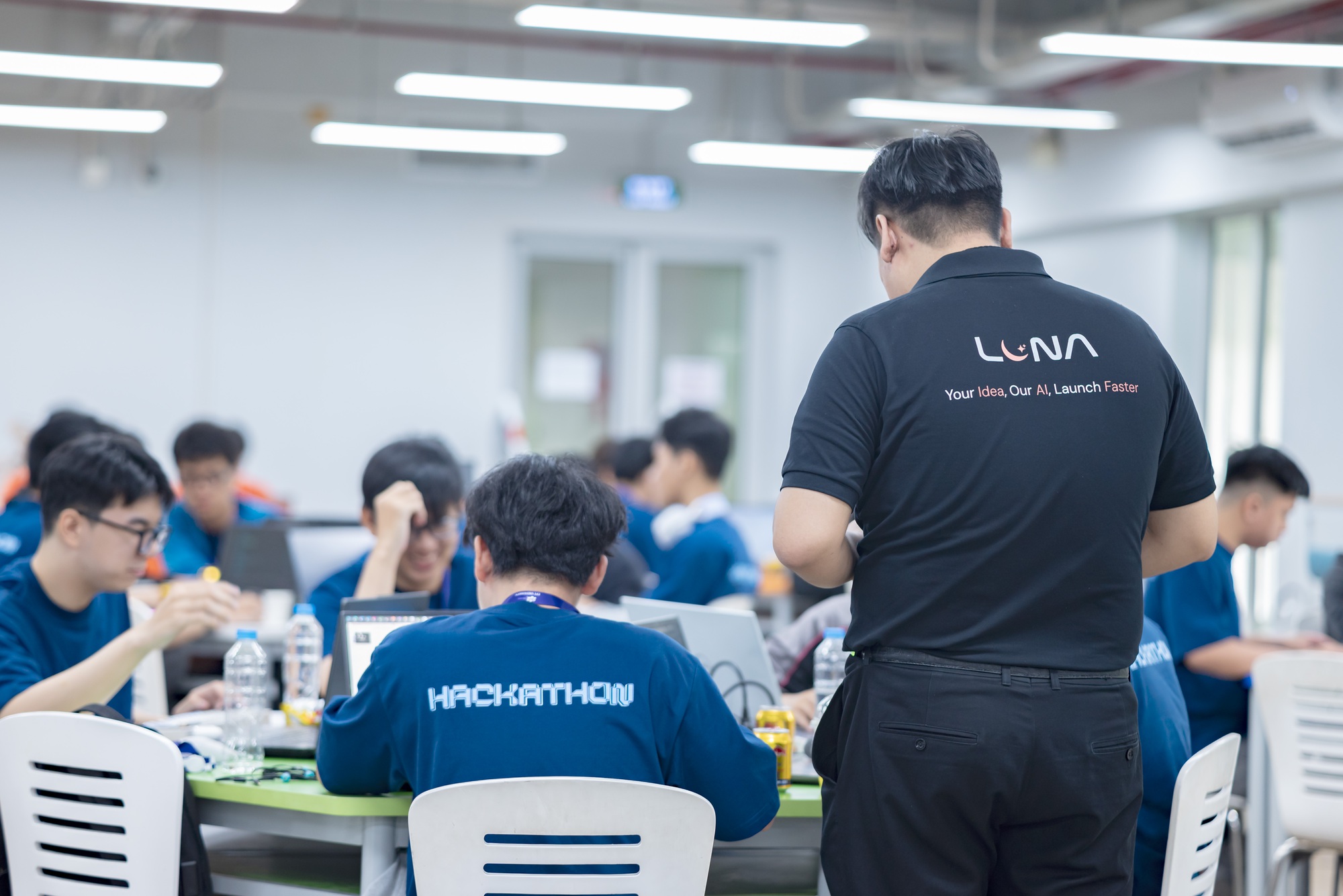 Tài trợ chính cho AI Innovation Hackathon FPT 2025, Luna Base AI mở ra kỷ nguyên mới cho lập trình viên trẻ- Ảnh 5. Tài trợ chính cho AI Innovation Hackathon FPT 2025, Luna Base AI mở ra kỷ nguyên mới cho lập trình viên trẻ- Ảnh 5.