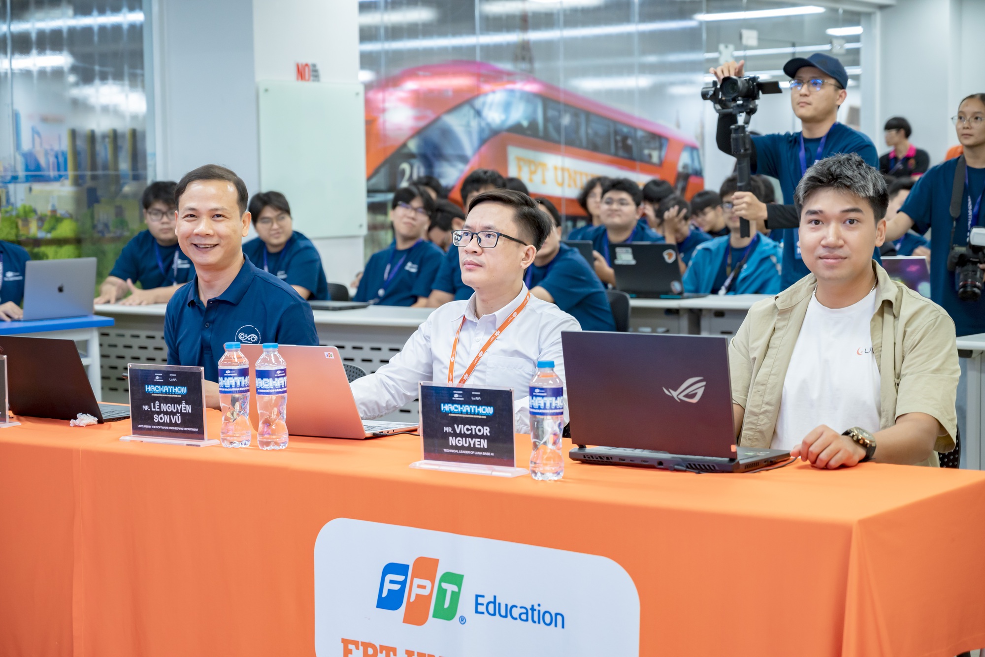 Tài trợ chính cho AI Innovation Hackathon FPT 2025, Luna Base AI mở ra kỷ nguyên mới cho lập trình viên trẻ- Ảnh 1. Tài trợ chính cho AI Innovation Hackathon FPT 2025, Luna Base AI mở ra kỷ nguyên mới cho lập trình viên trẻ- Ảnh 1.