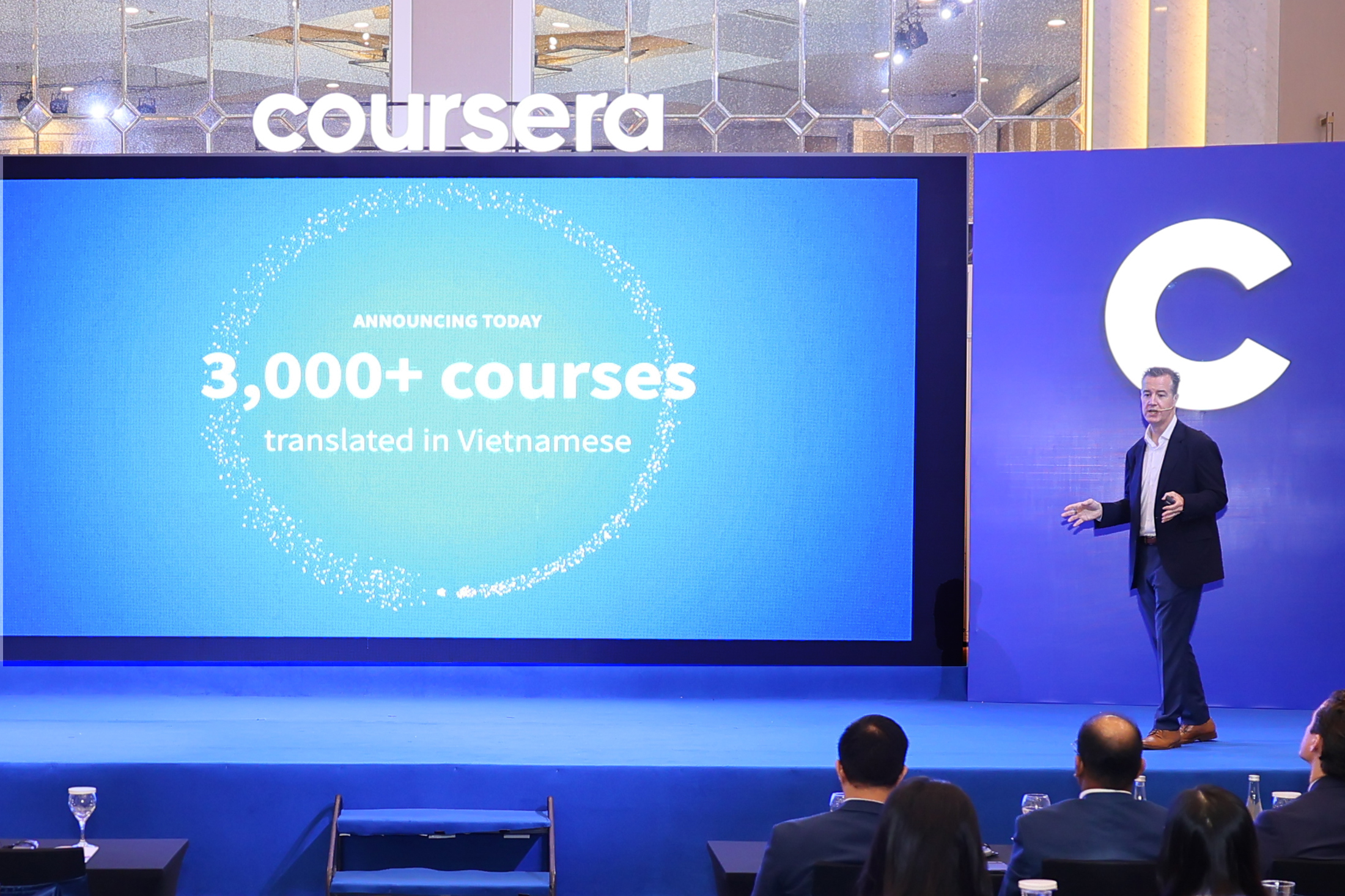 Coursera âm thầm xây dựng "hạ tầng AI" cho giáo dục Việt Nam: Cung cấp hàng nghìn khóa học tiếng Việt, tầm nhìn ứng dụng vào các trường đại học- Ảnh 1. Coursera âm thầm xây dựng "hạ tầng AI" cho giáo dục Việt Nam: Cung cấp hàng nghìn khóa học tiếng Việt, tầm nhìn ứng dụng vào các trường đại học- Ảnh 1.