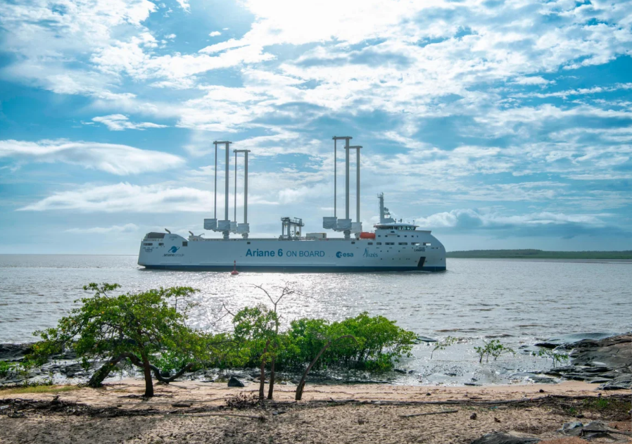 tau-canopee-cap-cang-pariacabo-guiana-thang-112023-cnn-17522200961781247142497 Cận cảnh con tàu đáng kinh ngạc, mượn sức gió vượt Đại Tây Dương - Ảnh 4.
