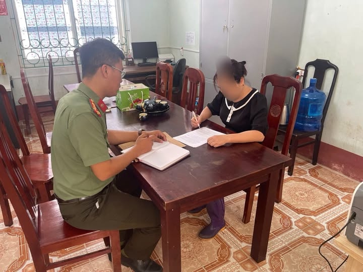 Đi vay 26 triệu đồng để trả phí ship nhận ô tô Tesla Model 3 từ tỷ phú Elon Musk, người phụ nữ Phú Thọ bị công an mời lên xác minh- Ảnh 1. Đi vay 26 triệu đồng để trả phí ship nhận ô tô Tesla Model 3 từ tỷ phú Elon Musk, người phụ nữ Phú Thọ bị công an mời lên xác minh- Ảnh 1.