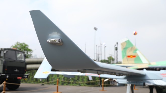 "Bảo bối" UAV đa năng ra mắt tại công trình kỷ lục Việt Nam: Vận tốc tối đa 200km/h, có thể mang cả tên lửa- Ảnh 7. "Bảo bối" UAV đa năng ra mắt tại công trình kỷ lục Việt Nam: Vận tốc tối đa 200km/h, có thể mang cả tên lửa- Ảnh 7.