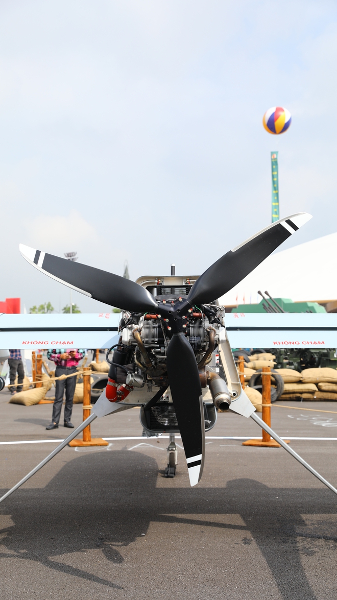 "Bảo bối" UAV đa năng ra mắt tại công trình kỷ lục Việt Nam: Vận tốc tối đa 200km/h, có thể mang cả tên lửa- Ảnh 8. "Bảo bối" UAV đa năng ra mắt tại công trình kỷ lục Việt Nam: Vận tốc tối đa 200km/h, có thể mang cả tên lửa- Ảnh 8.