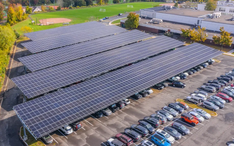 Xe điện chạy bằng “điện xanh” - Ảnh 2.