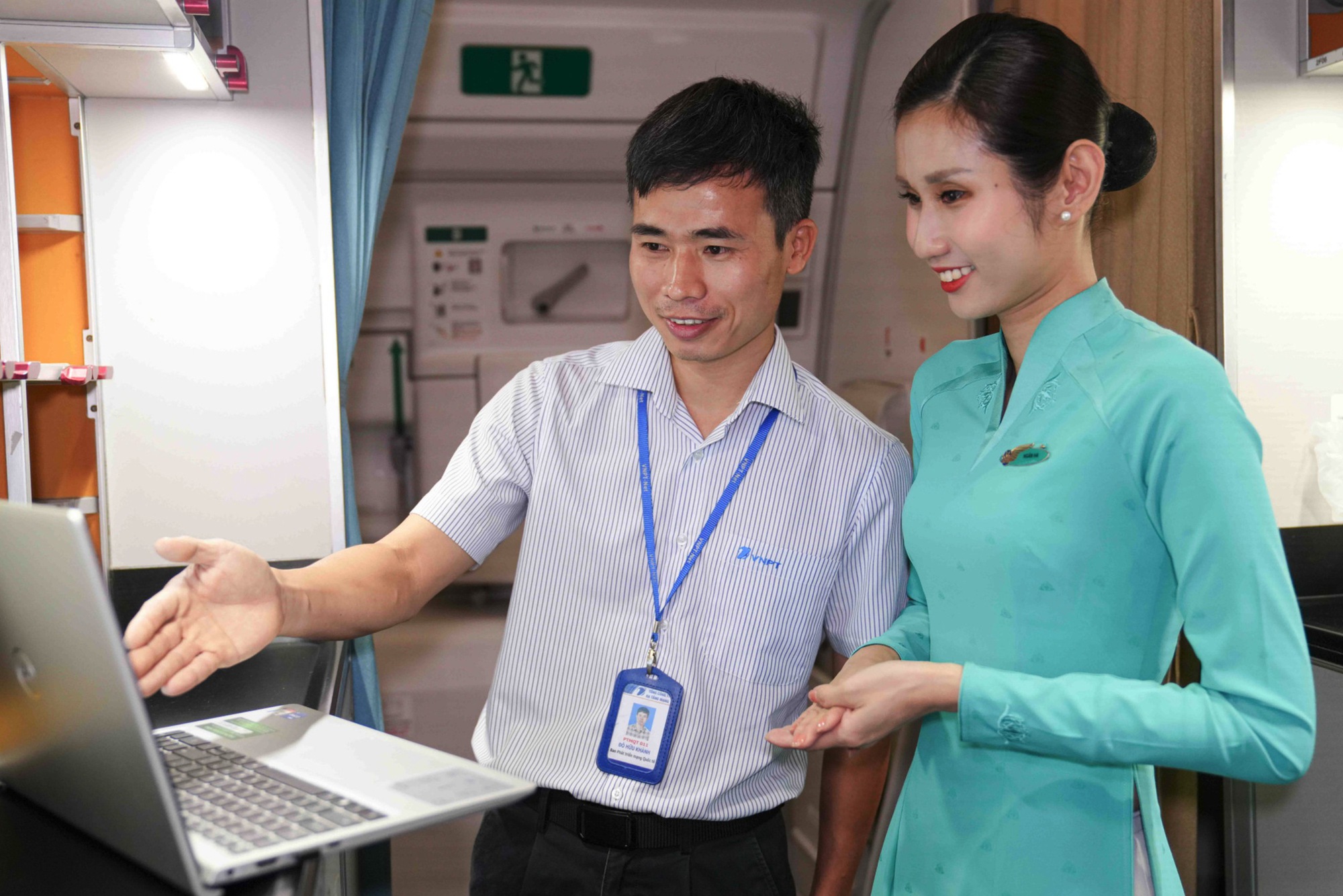 Giá internet trên máy bay Vietnam Airlines đắt rẻ ra sao so với Cathay, Emirates...?- Ảnh 3.