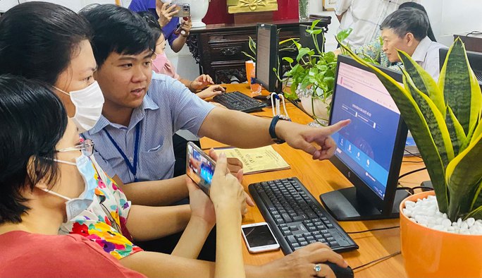 - Ảnh 1. Chính phủ ban hành quy định mức hỗ trợ công chức làm công tác chuyên trách về chuyển đổi số - Ảnh 1.