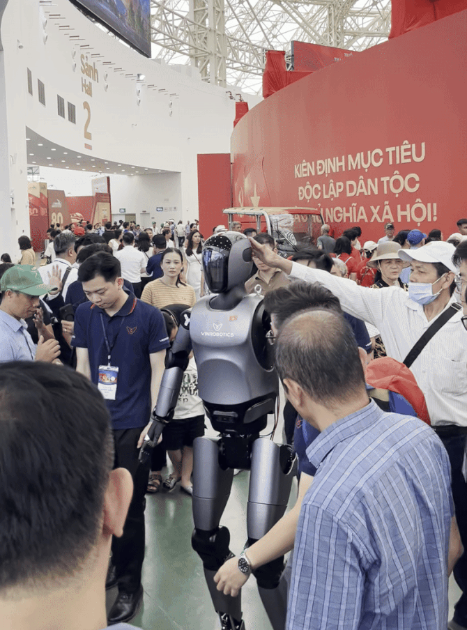 CLIP: Robot CLIP: Robot