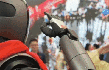 Robot hình người “Made in Vietnam” của tỷ phú Phạm Nhật Vượng làm 1 việc bất ngờ tại công trình top 10 TG- Ảnh 1.