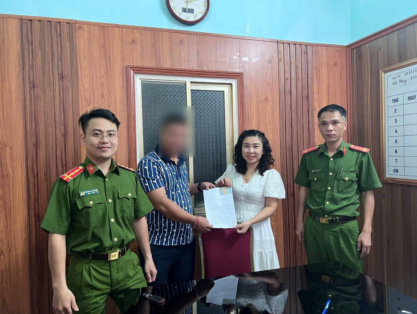 Sau khi chuyển khoản thành công hơn 1 tỷ đồng, người đàn ông Hà Nội vội đến công an phường trình báo luôn- Ảnh 2.