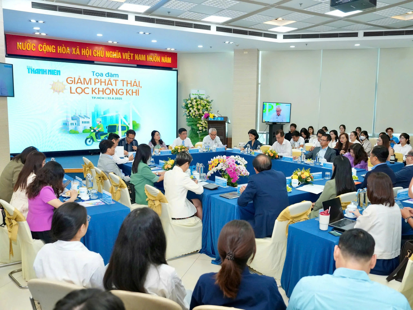 Bao giờ TPHCM 'khai tử' xe máy giao hàng chạy xăng?- Ảnh 3.