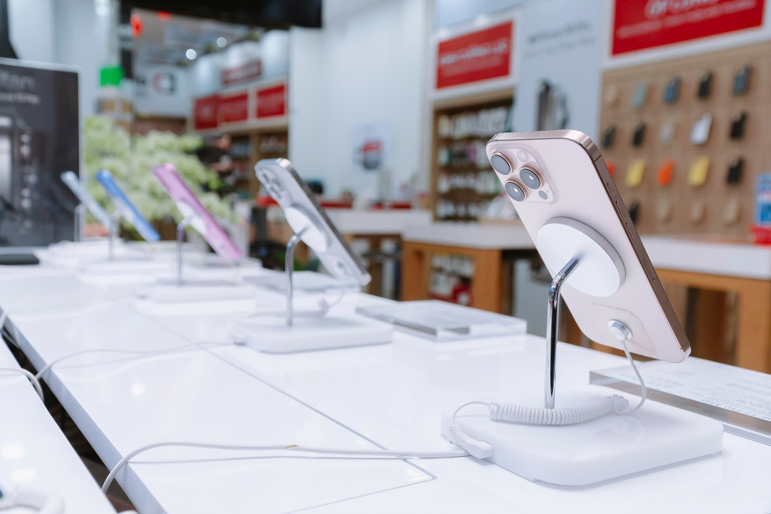 iPhone 17 mở bán, giá máy đời cũ giảm sâu- Ảnh 1.