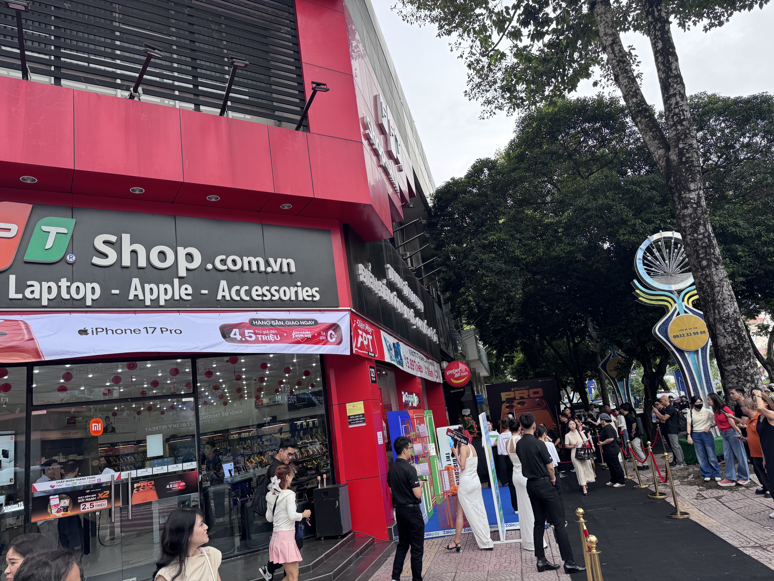 Thế Giới Di Động giao 14.500 iPhone 17 series, iPhone Air trong ngày đầu mở bán - Ảnh 3.