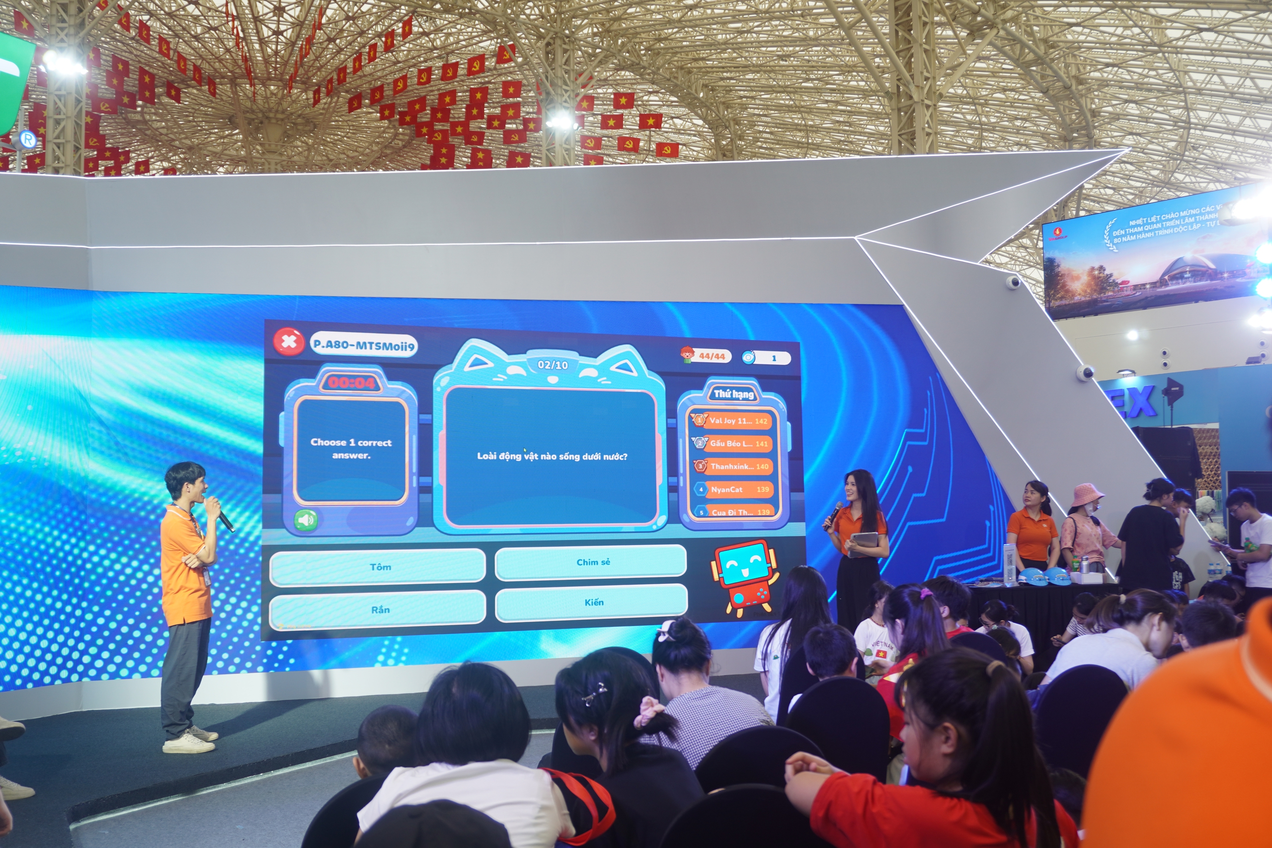 FPT giới thiệu ứng dụng AI trong giáo dục và y tế tại Triển lãm thành tựu A80- Ảnh 1. FPT giới thiệu ứng dụng AI trong giáo dục và y tế tại Triển lãm thành tựu A80- Ảnh 1.