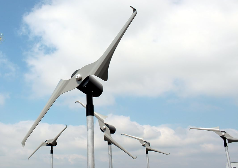 Turbine điện gió “mọc” trên mái nhà, âm thầm tạo ra 615 kWh điện “xanh”- Ảnh 1.