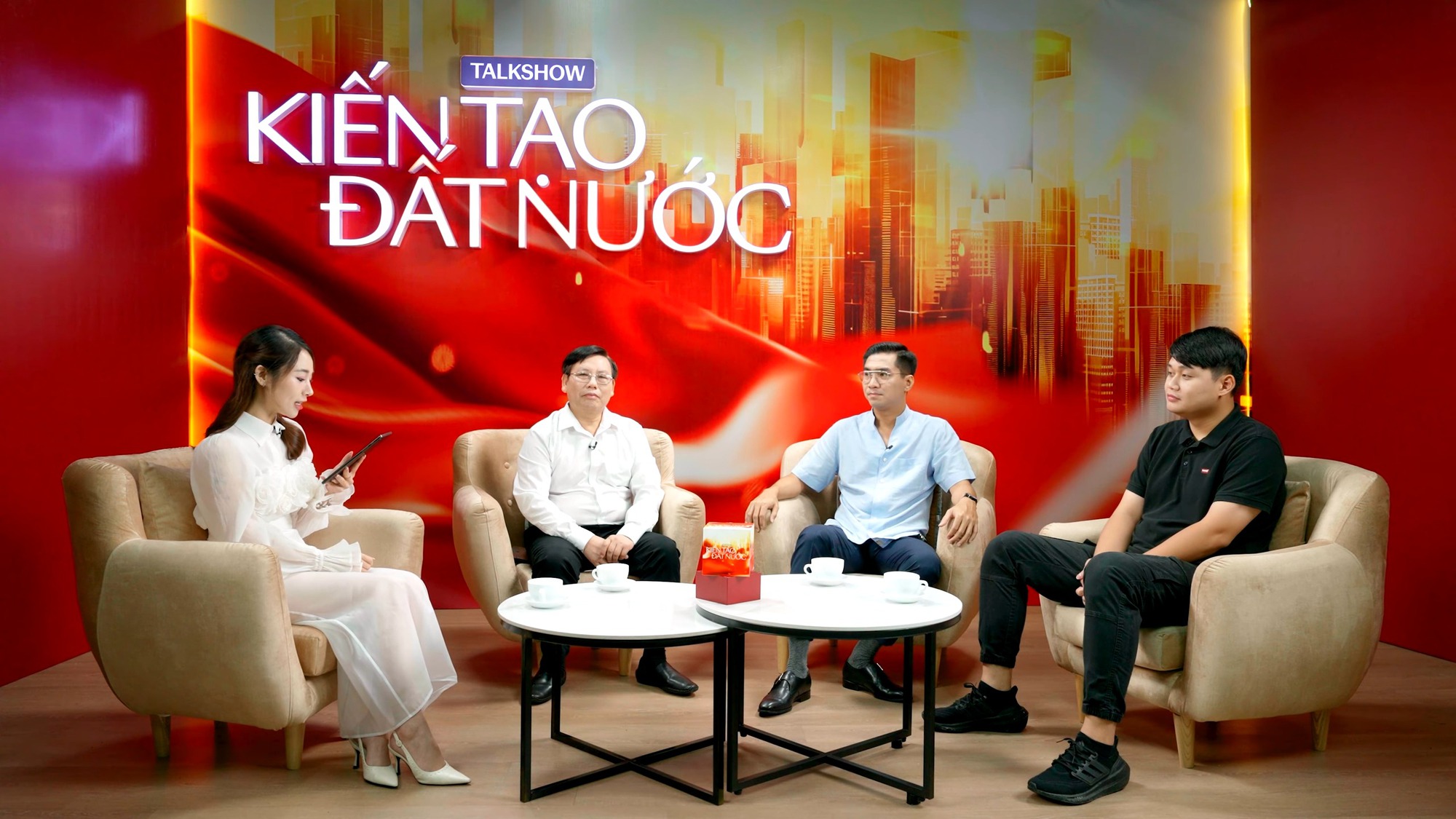 Nội dung và giá trị hữu ích: Duy Thẩm và Pew Pew “mở đường chỉ lối” cho những bạn trẻ muốn bắt đầu trong ngành sáng tạo nội dung- Ảnh 1. Nội dung và giá trị hữu ích: Duy Thẩm và Pew Pew “mở đường chỉ lối” cho những bạn trẻ muốn bắt đầu trong ngành sáng tạo nội dung- Ảnh 1.