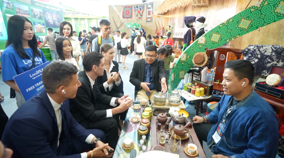 Startup Việt ra mắt LocaTalk: biến mọi AirPods thành thiết bị giao tiếp đa ngôn ngữ- Ảnh 3.