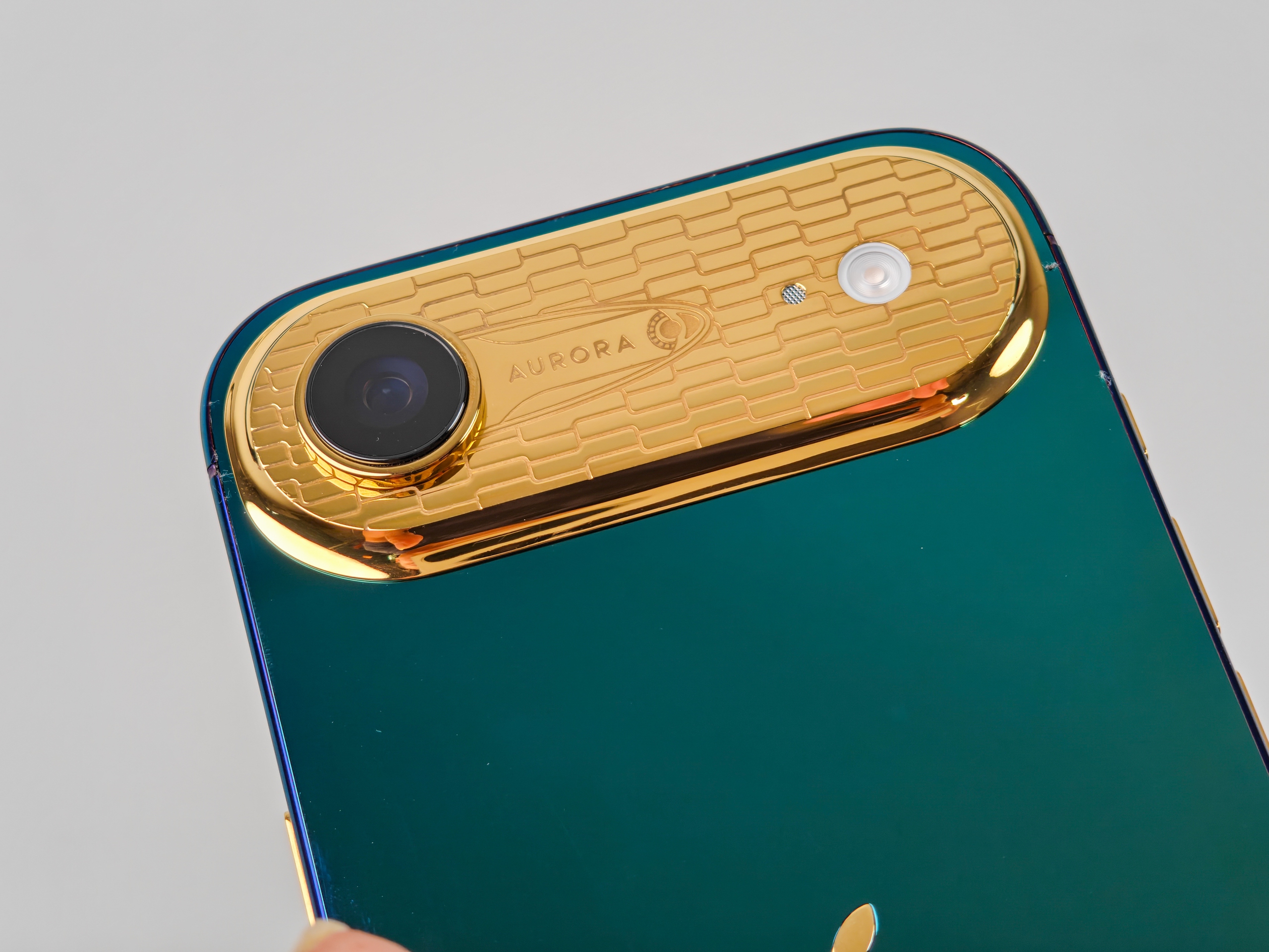 Trên tay chiếc iPhone Air mạ vàng 24K đầu tiên trên thế giới- Ảnh 3.