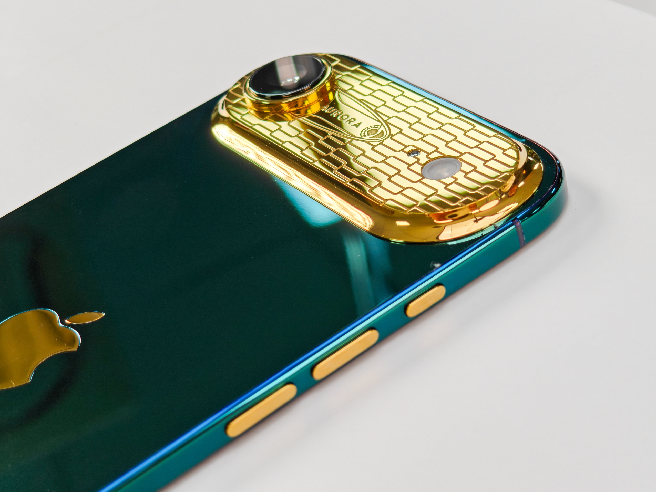 Trên tay chiếc iPhone Air mạ vàng 24K đầu tiên trên thế giới- Ảnh 5.