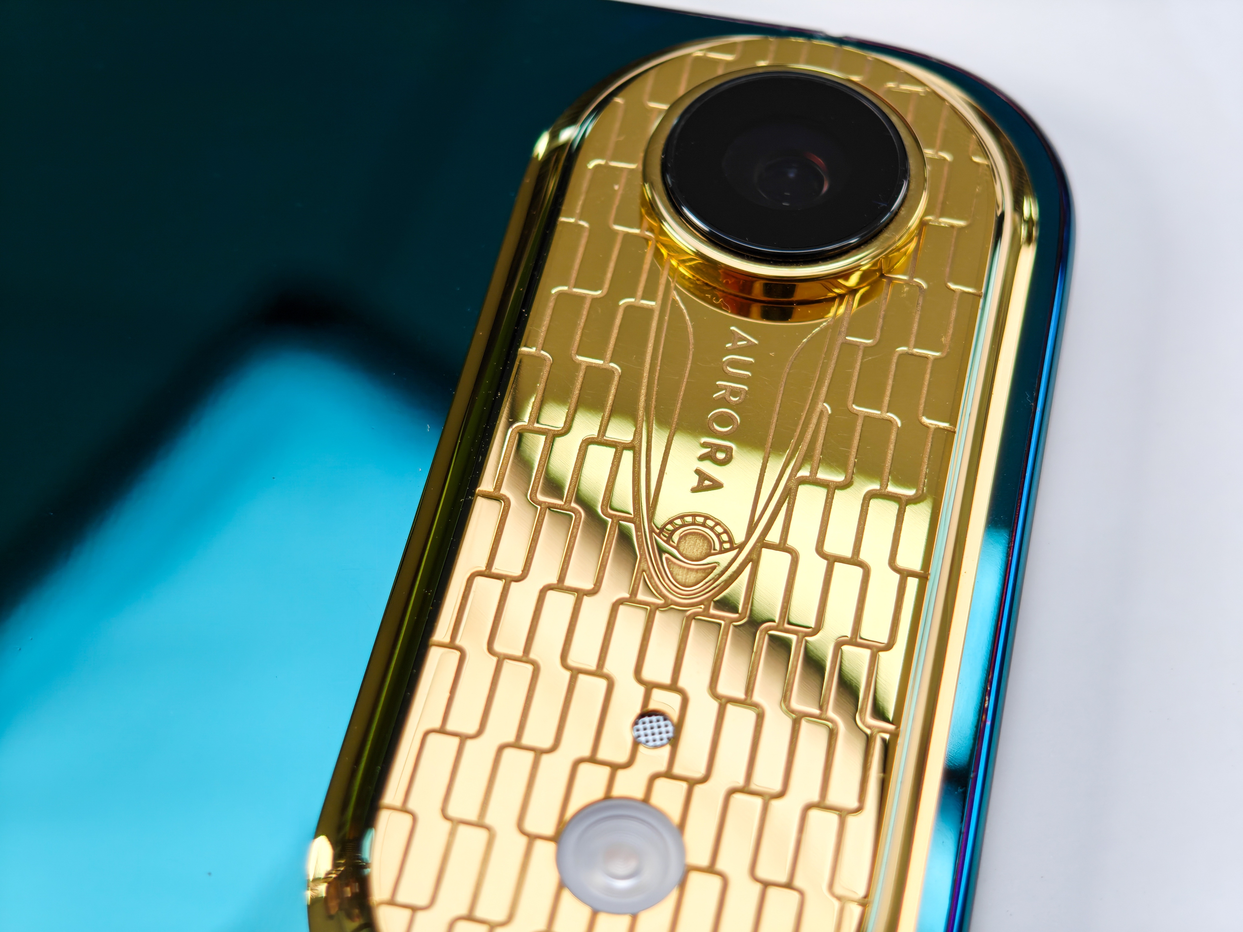 Trên tay chiếc iPhone Air mạ vàng 24K đầu tiên trên thế giới- Ảnh 4.