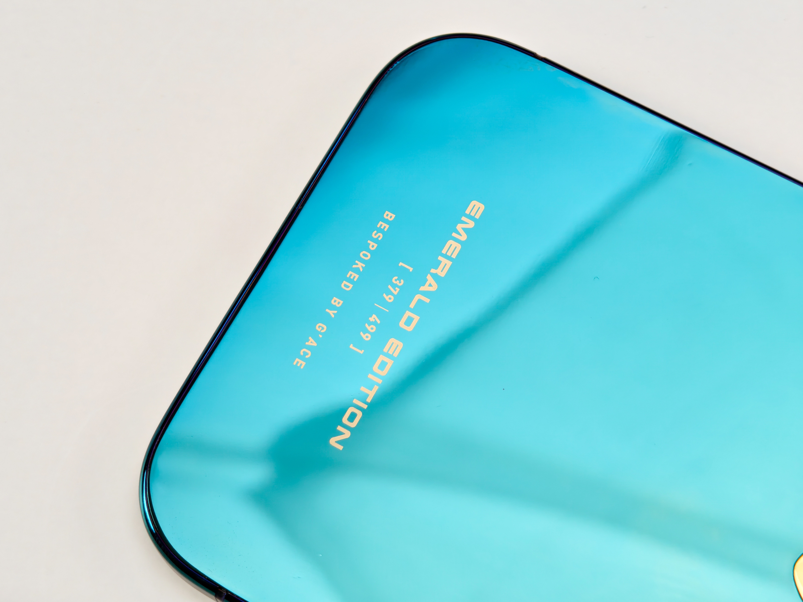 Trên tay chiếc iPhone Air mạ vàng 24K đầu tiên trên thế giới- Ảnh 9.