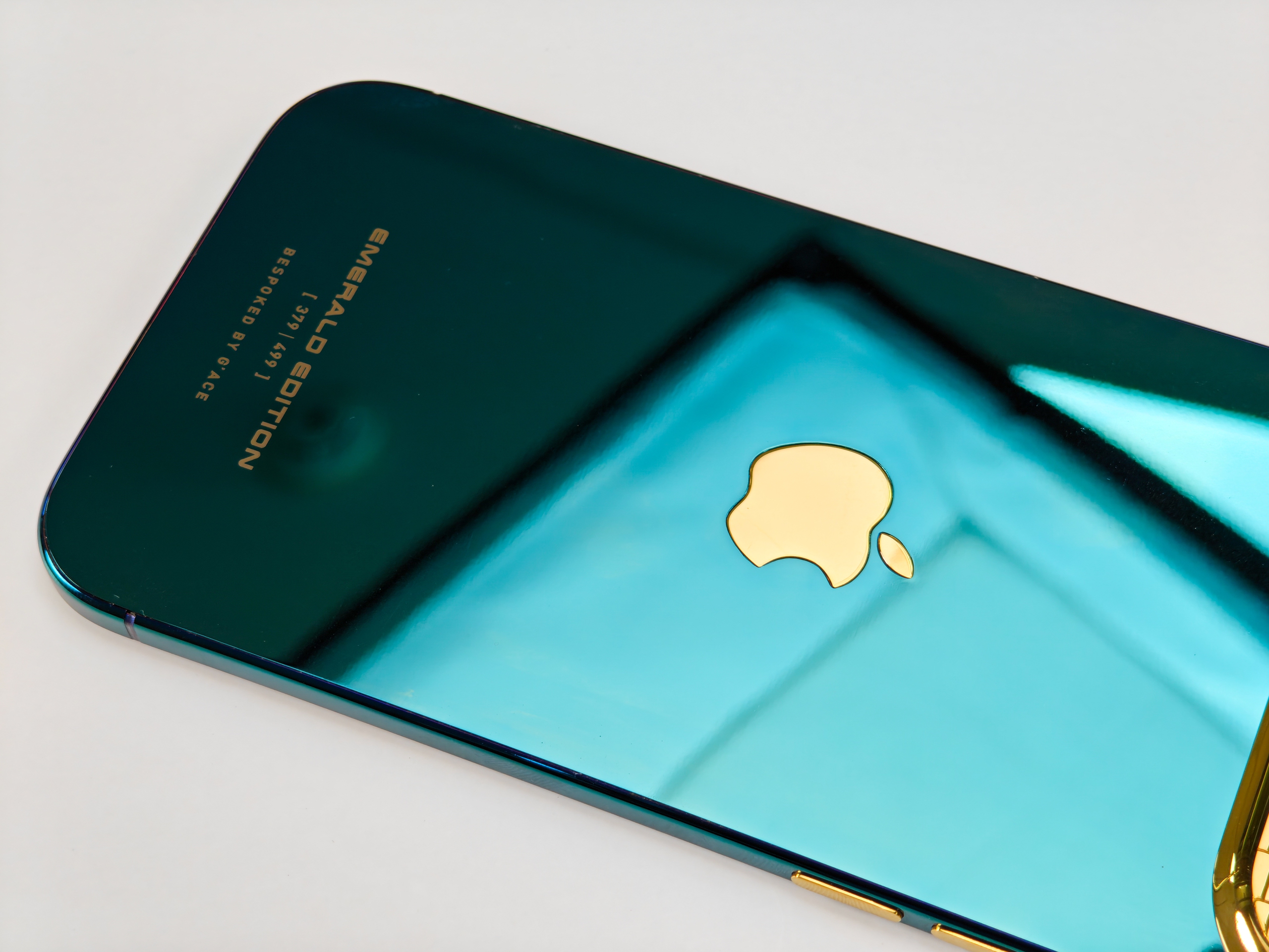 Trên tay chiếc iPhone Air mạ vàng 24K đầu tiên trên thế giới- Ảnh 8.