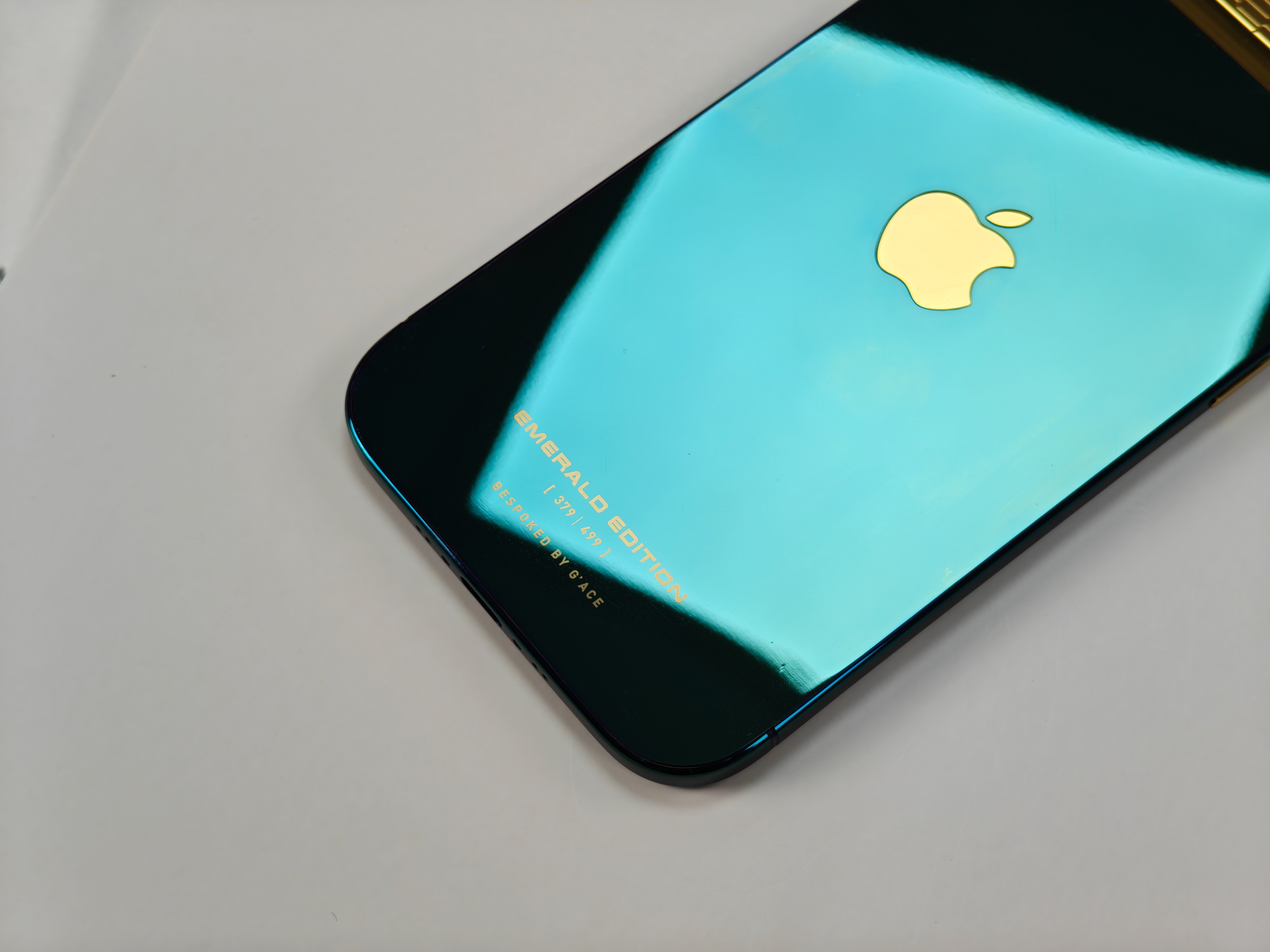 Trên tay chiếc iPhone Air mạ vàng 24K đầu tiên trên thế giới- Ảnh 6.