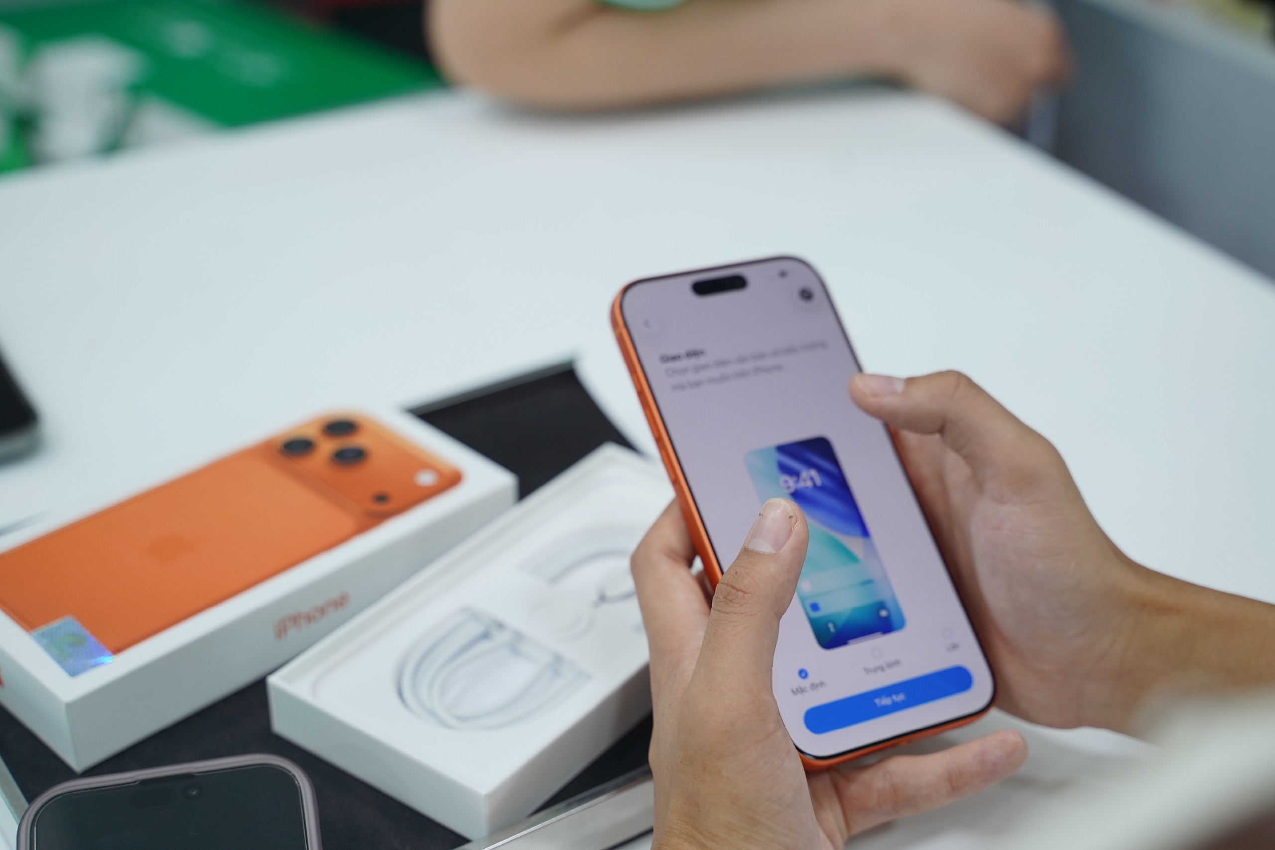 VIDEO "Đập hộp" iPhone 17 Promax tại TP HCM: Người dân chọn mua vì gì? - Ảnh 5.