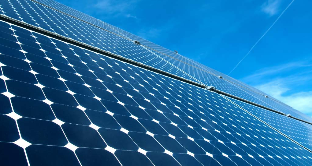 Nhà máy điện mặt trời âm thầm tạo ra điện ngay trong đêm - Ảnh 1.