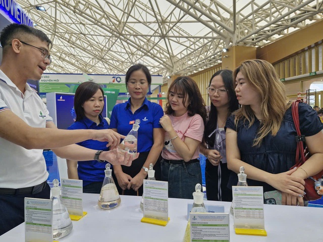 Doanh nghiệp 1 triệu tỷ duy nhất của Việt Nam lần đầu hé lộ về nhiên liệu cho tàu ngầm Kilo và máy bay quân sự- Ảnh 1.