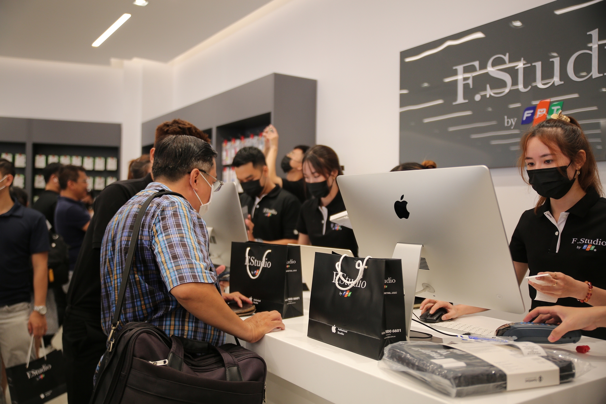 FPT Shop và F.Studio nhận đặt cọc iPhone 17, iPhone Air với mức trợ giá đến 4.500.000 đồng- Ảnh 2.