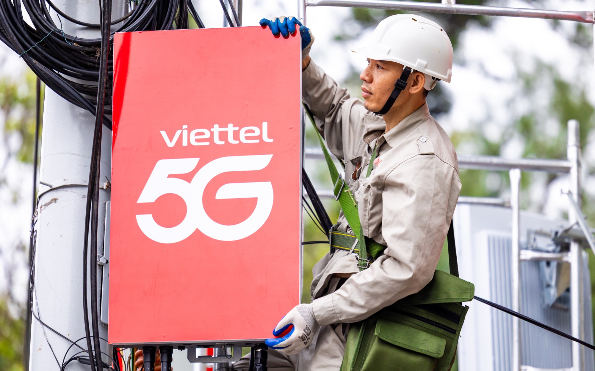 Người Viettel xuyên đêm khắc phục sự cố, đảm bảo thông tin liên lạc thông suốt cho khách hàng- Ảnh 5.