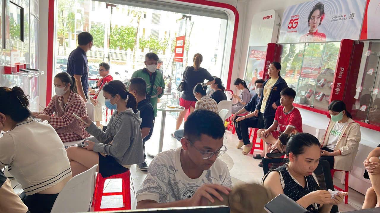 Người Viettel xuyên đêm khắc phục sự cố, đảm bảo thông tin liên lạc thông suốt cho khách hàng- Ảnh 4. Người Viettel xuyên đêm khắc phục sự cố, đảm bảo thông tin liên lạc thông suốt cho khách hàng- Ảnh 4.