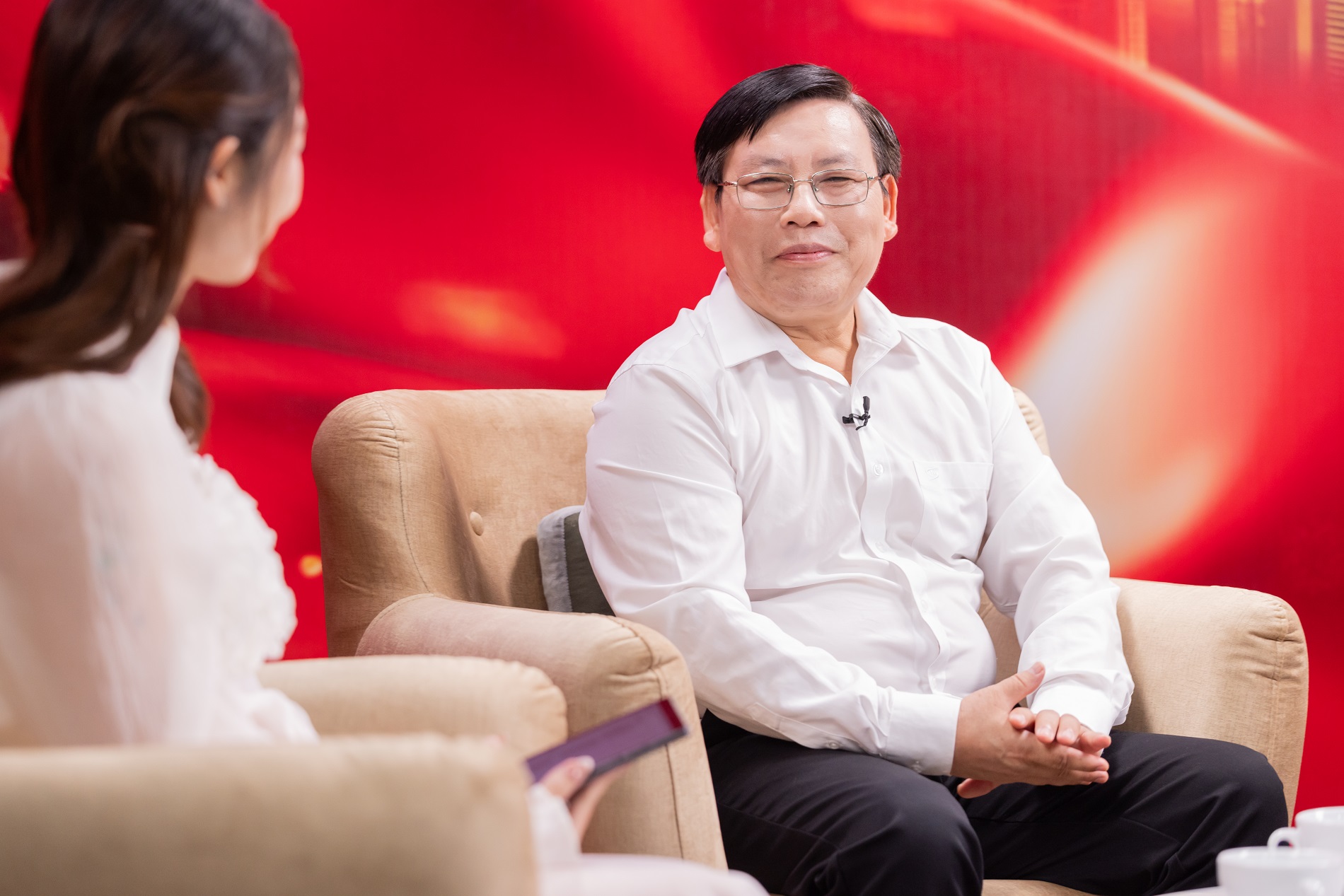 Nhiệm vụ của người trẻ là dạy cho người cao tuổi cách dùng smartphone và internet: người già vẫn có nhu cầu học chứ!- Ảnh 1.