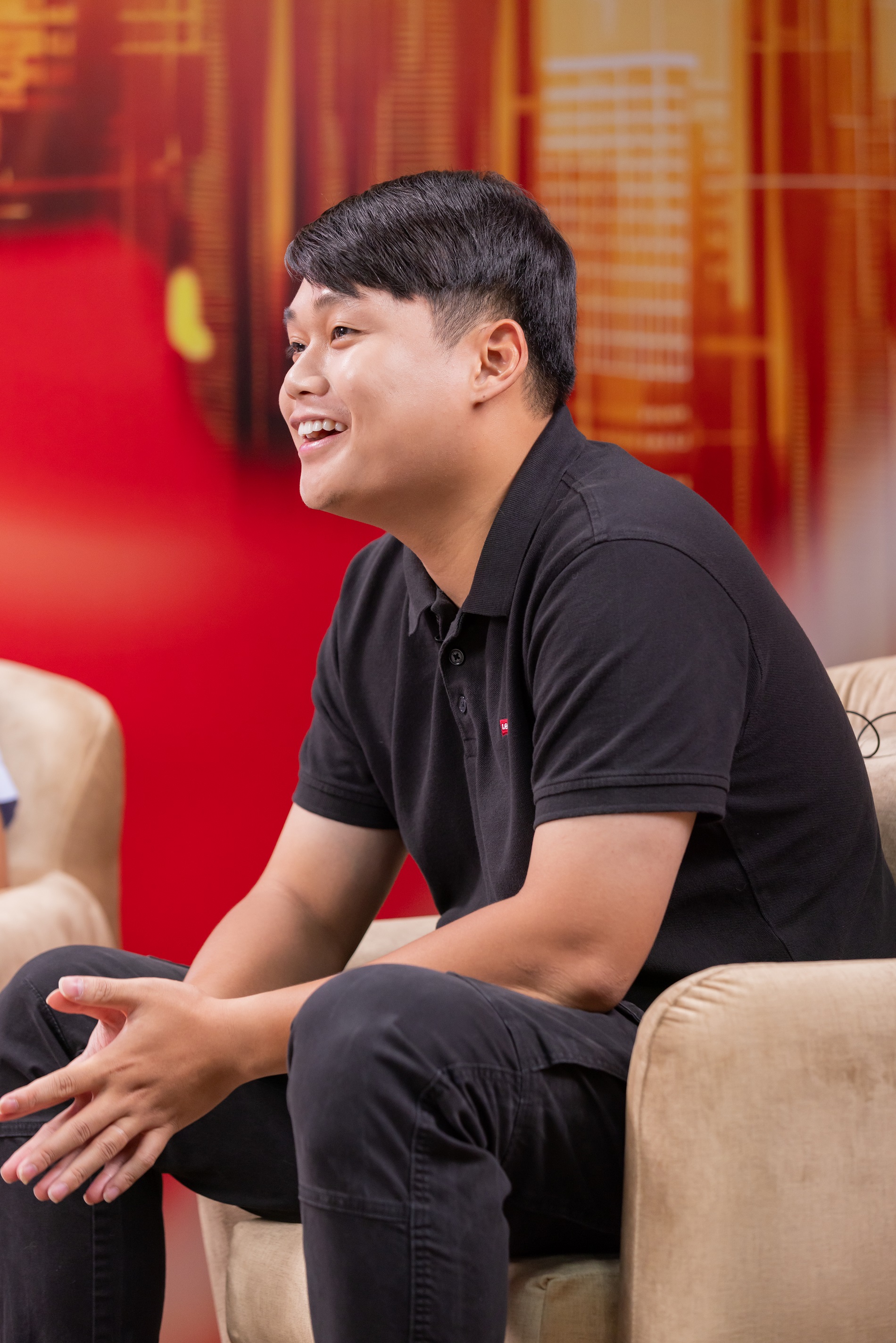 Để dạy được người cao tuổi trong nhà dùng điện thoại, người trẻ phải học được tính kiên nhẫn- Ảnh 2.