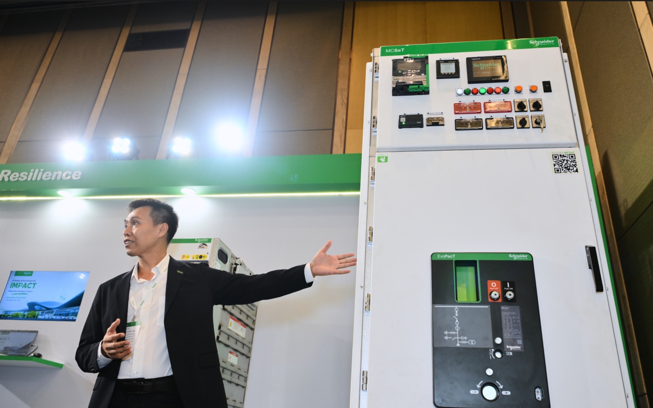 Thời AI bùng nổ, Schneider Electric trình diễn hạ tầng số bền vững tại Hà Nội- Ảnh 6.