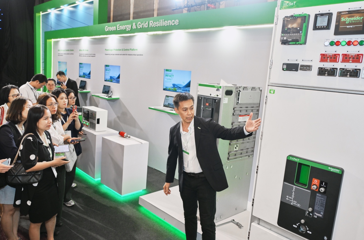 Thời AI bùng nổ, Schneider Electric trình diễn hạ tầng số bền vững tại Hà Nội- Ảnh 5.