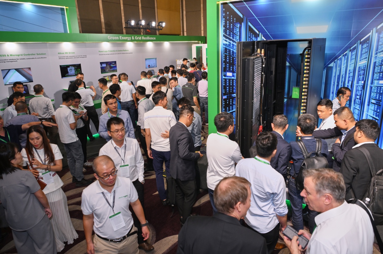 Thời AI bùng nổ, Schneider Electric trình diễn hạ tầng số bền vững tại Hà Nội- Ảnh 4.