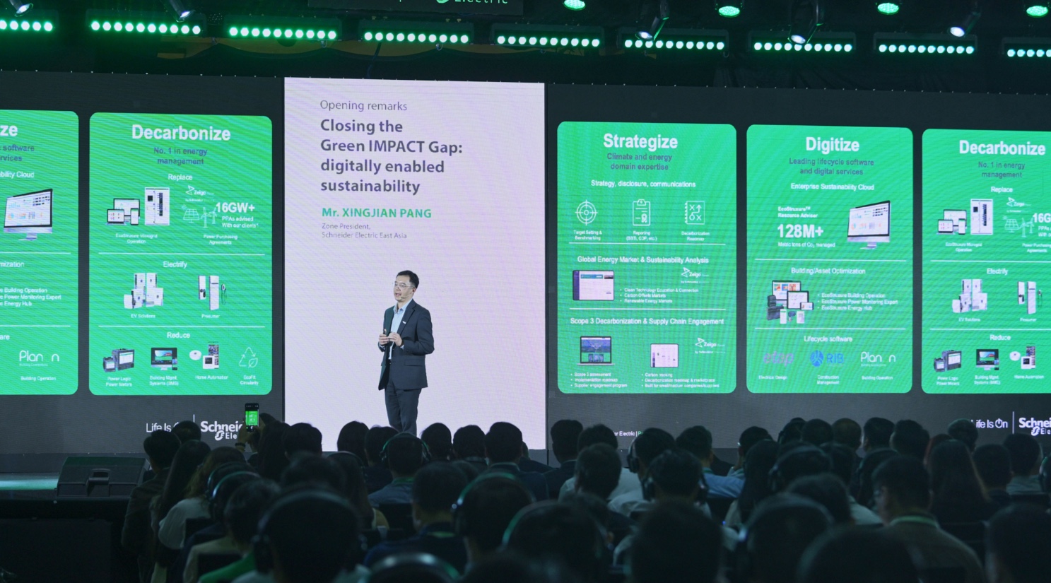 Thời AI bùng nổ, Schneider Electric trình diễn hạ tầng số bền vững tại Hà Nội- Ảnh 1.