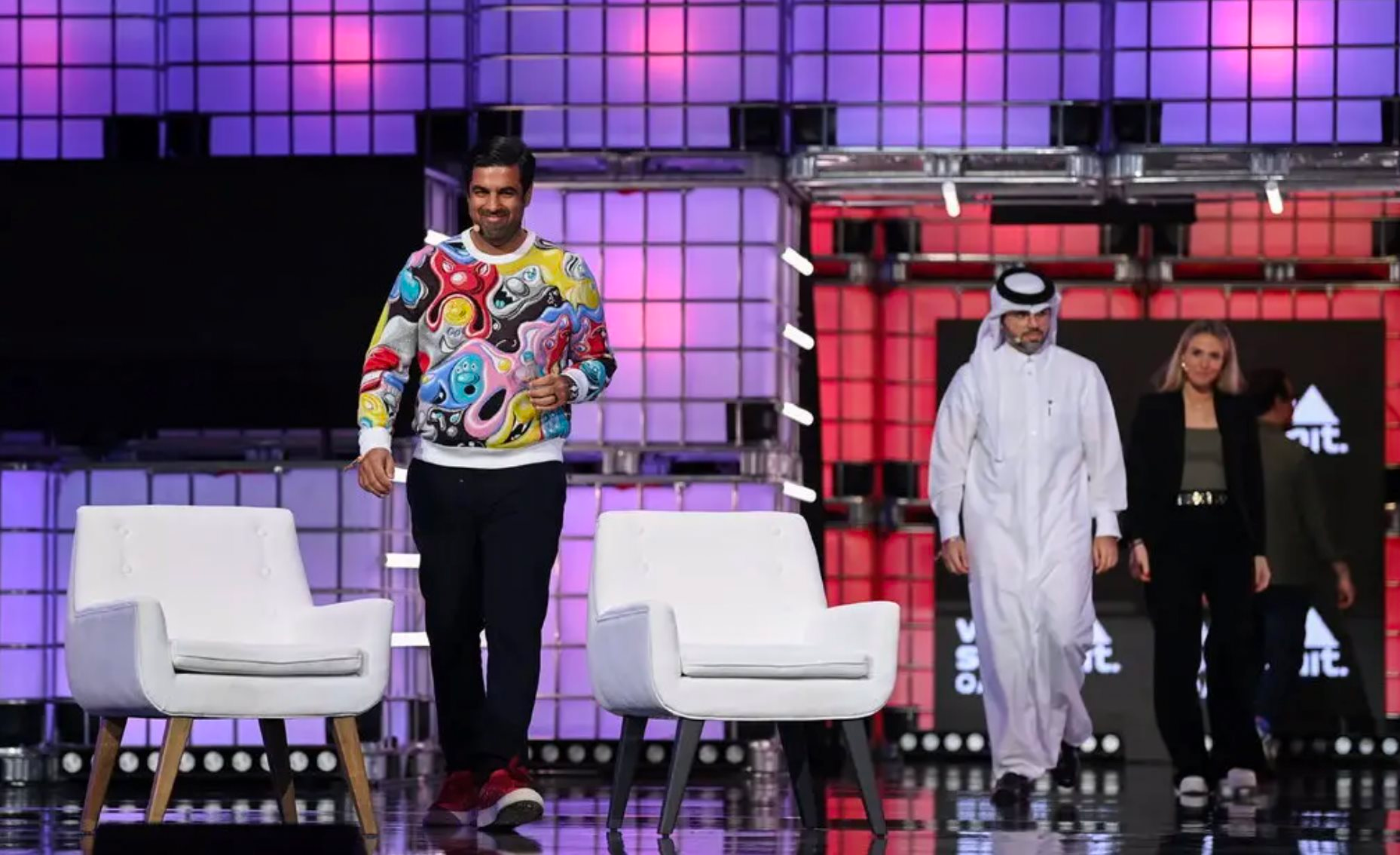 Khi 'ảo thuật' chỉ là màn khói lừa đảo: Startup giả vờ làm AI sụp đổ ngoạn mục, ra mắt công cụ AI nhưng có 700 người 'đứng sau gõ phím', được Microsoft, SoftBank đổ 450 triệu USD- Ảnh 2.