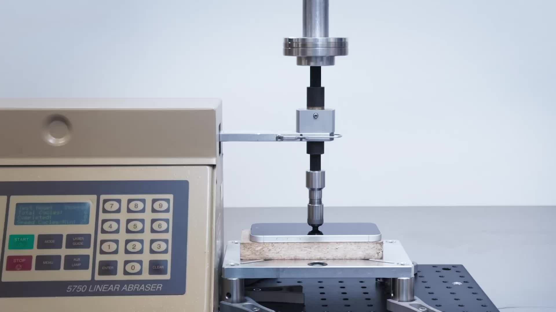 Thử nghiệm uốn cong iPhone Air, thả rơi 17 Pro