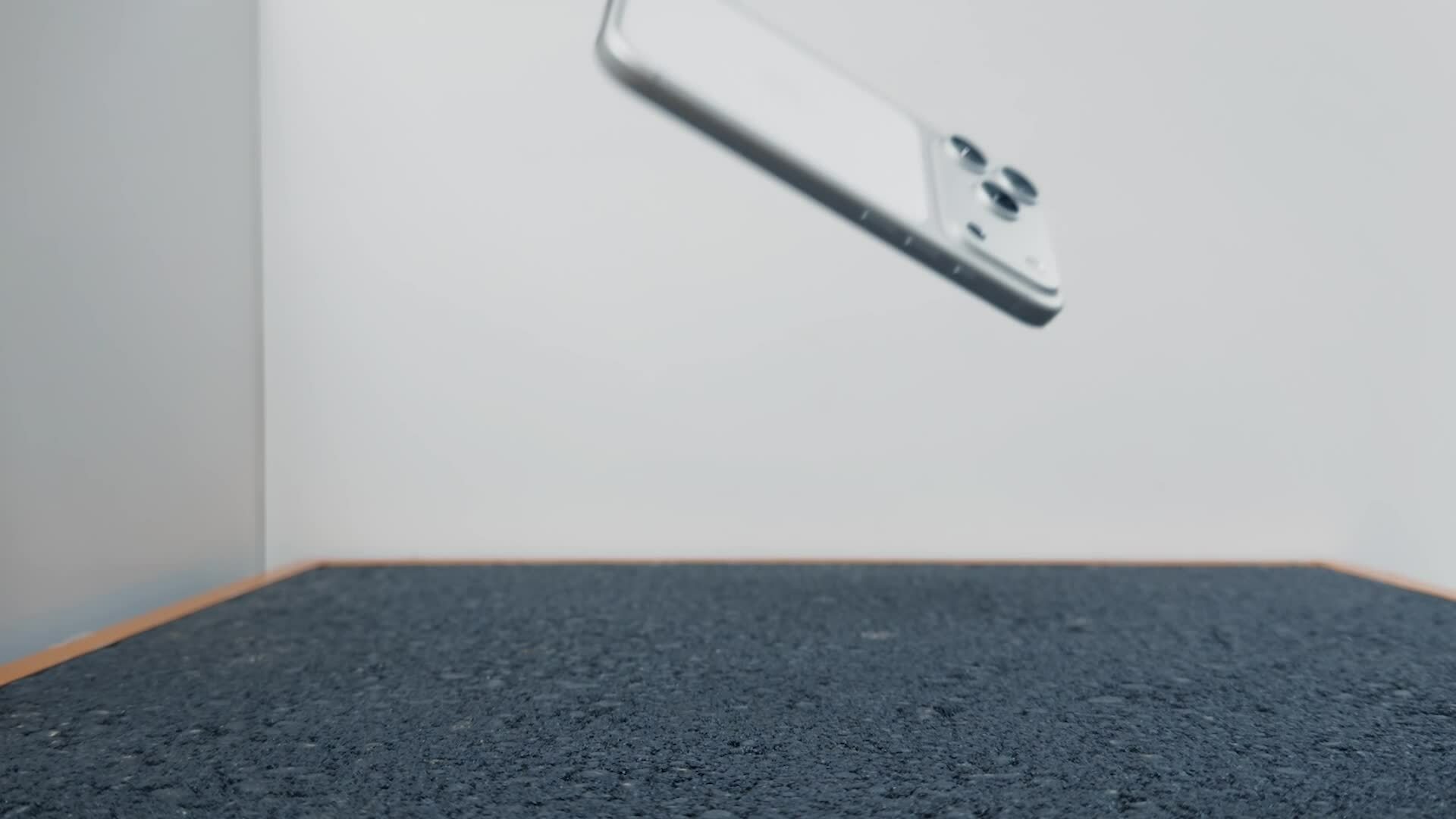 Thử nghiệm uốn cong iPhone Air, thả rơi 17 Pro