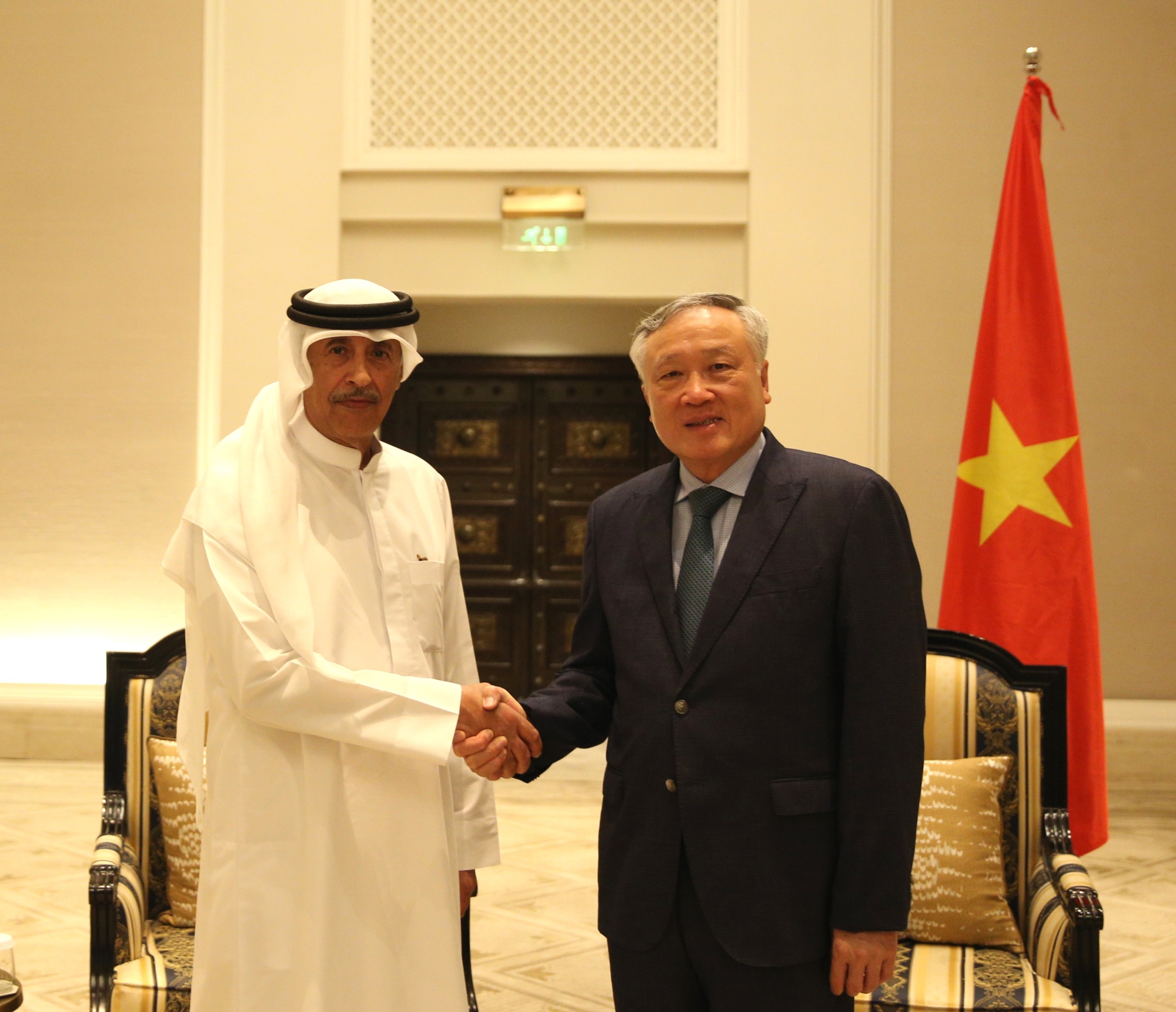 Tin vui từ UAE: "Ông lớn" G42 muốn bắt tay FPT và Việt Thái làm trung tâm dữ liệu, chủ nhân tháp Burj Khalifa sắp sang Việt Nam tìm cơ hội đầu tư- Ảnh 4.