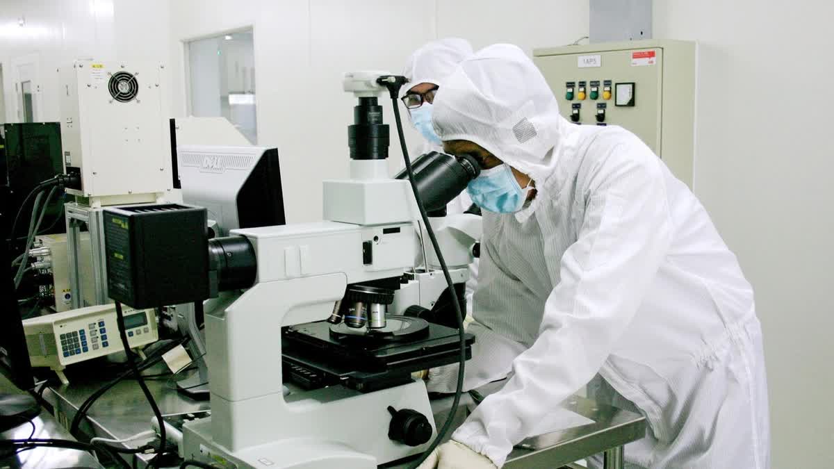 Tin vui có hiệu lực từ 19/9: Chuyên gia khoa học, công nghệ, đổi mới sáng tạo và chuyển đổi số được hỗ trợ 1 tháng lương để ổn định chỗ ở, thưởng hằng năm tới 4 tháng lương- Ảnh 1.